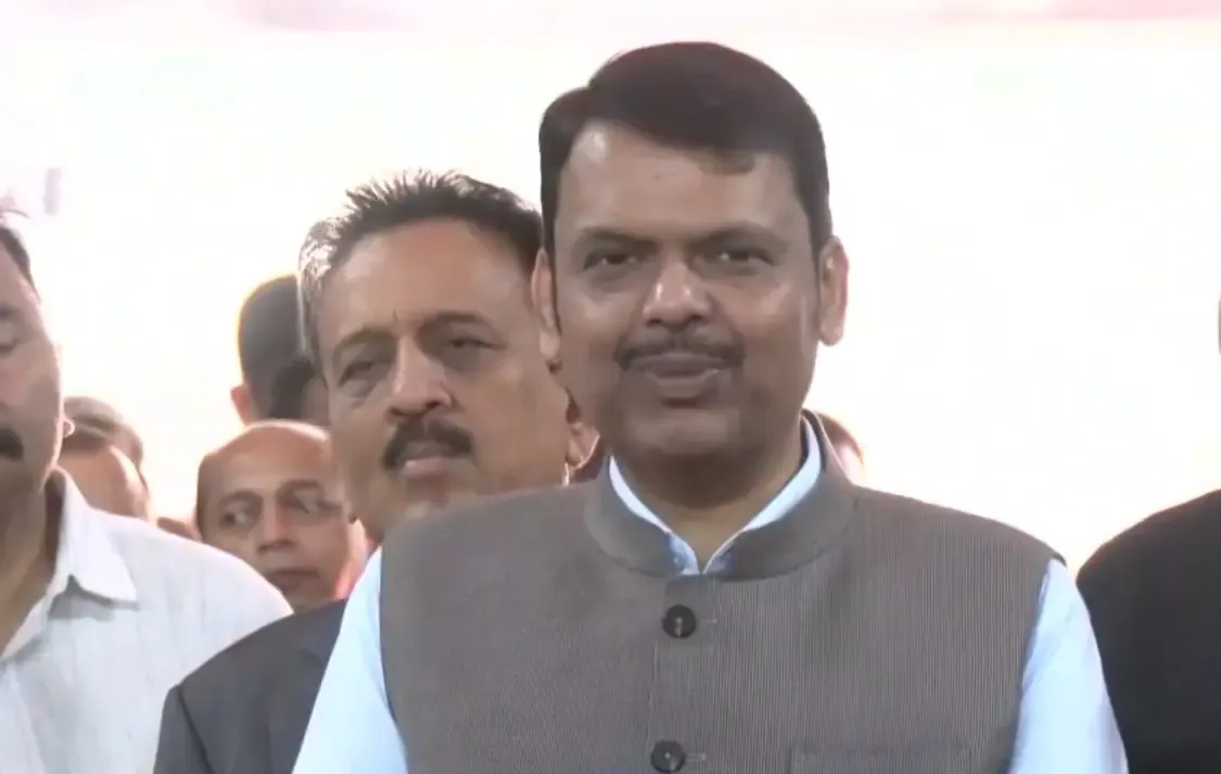 सीएम फडणवीस ने विपक्ष को किया कटघरे में, कहा- टैरिफ युद्ध में भारत ने दिखाई दृढ़ता