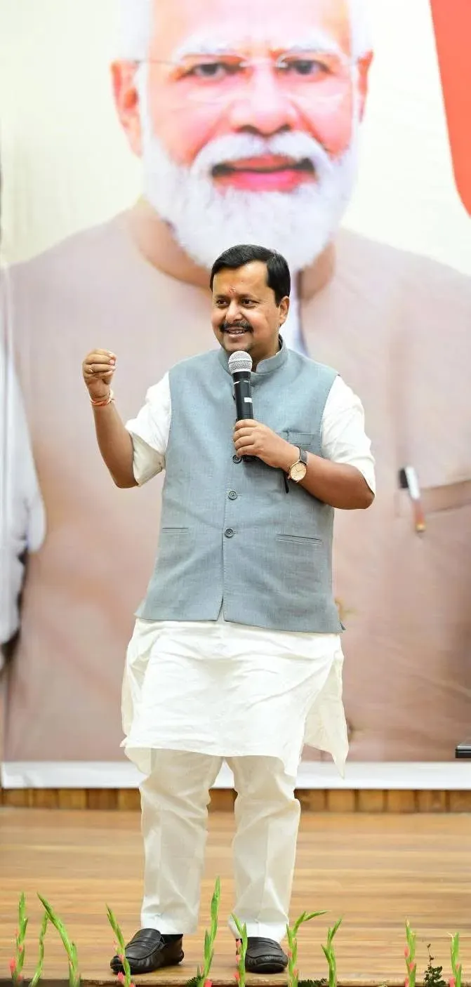 CM Dhami Addresses Youth at 'Yuva Shakti Samvad' in Dehradun