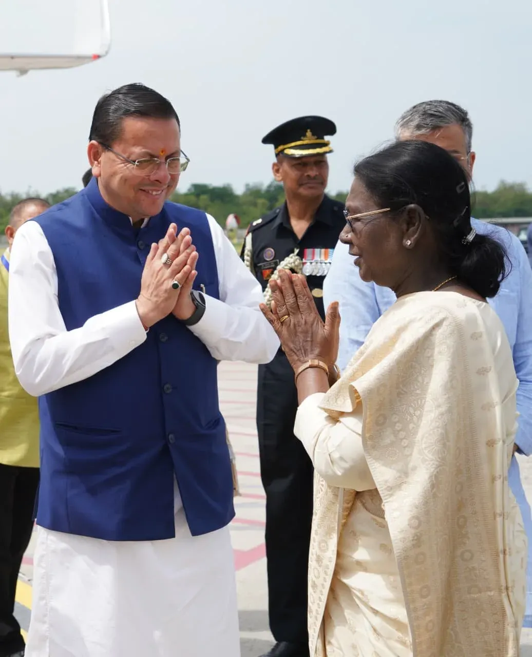 CM Dhami Bids Farewell to President Murmu at Jolly Grant Airport