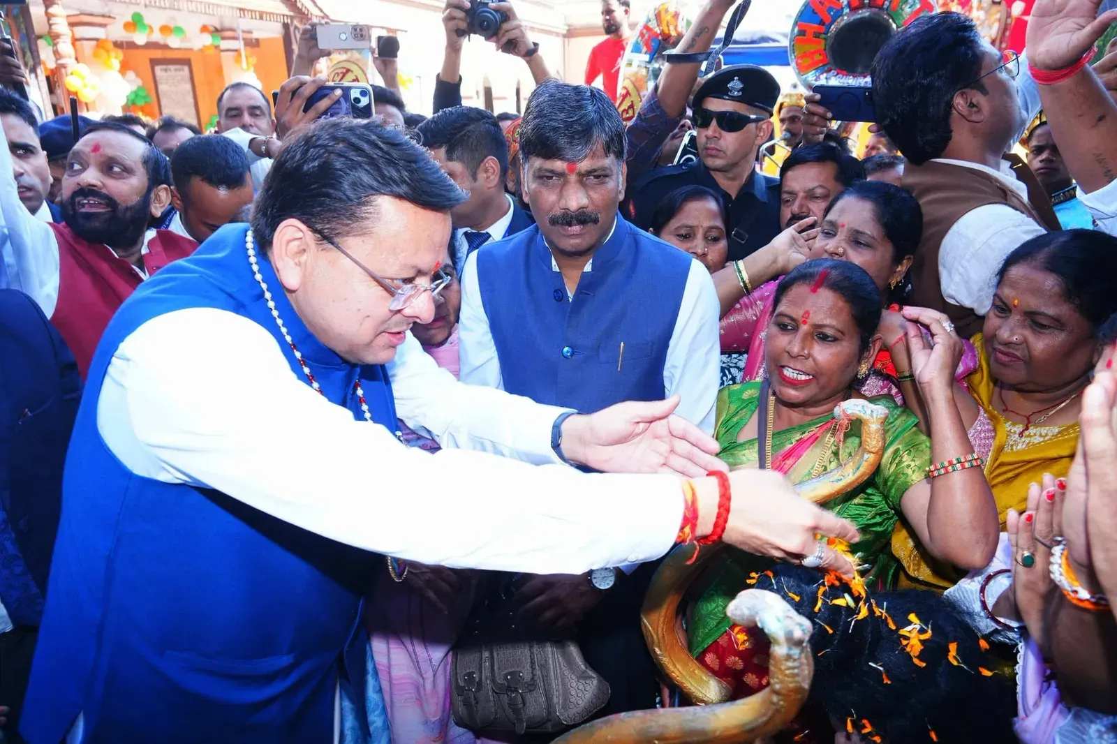 CM Dhami joins Valmiki Prakatotsav procession in Dehradun