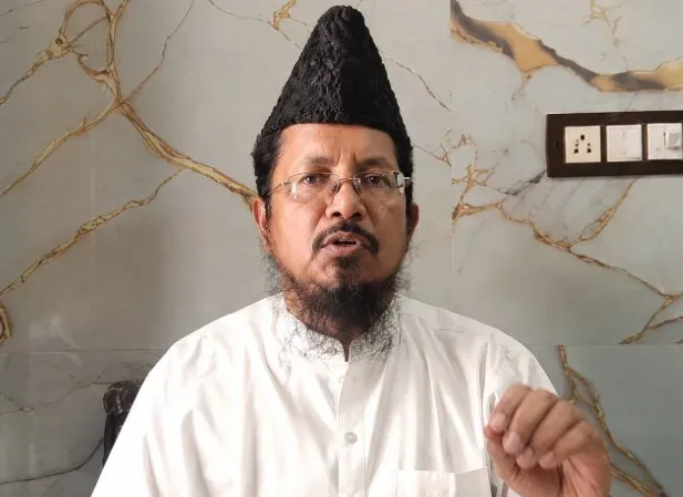 सड़क पर नमाज़ विवाद: मौलाना शहाबुद्दीन रजवी बोले — मजबूरी में ही पढ़ते हैं मुसलमान, CM धामी का बयान अनावश्यक