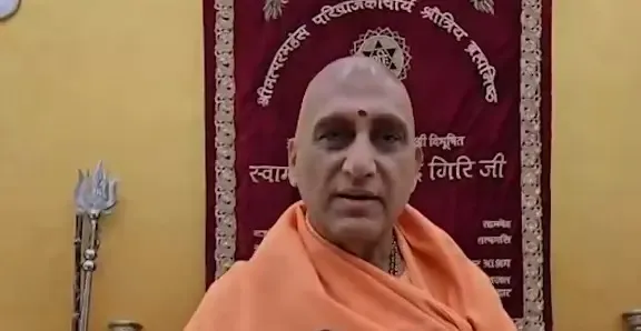 सीएम धामी के जन्मदिन पर स्वामी अवधेशानंद गिरि ने गिनाईं उत्तराखंड की उपलब्धियाँ — UCC से कुंभ तक