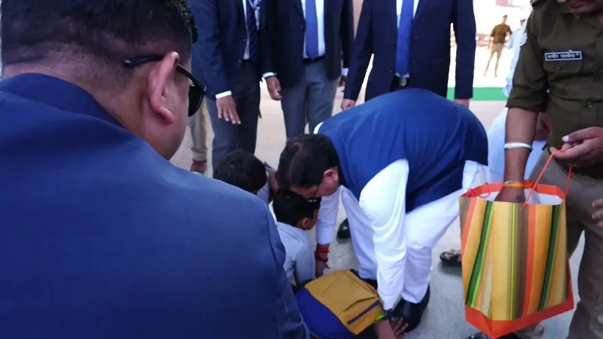 CM Dhami Meets Children at Dehradun Helipad