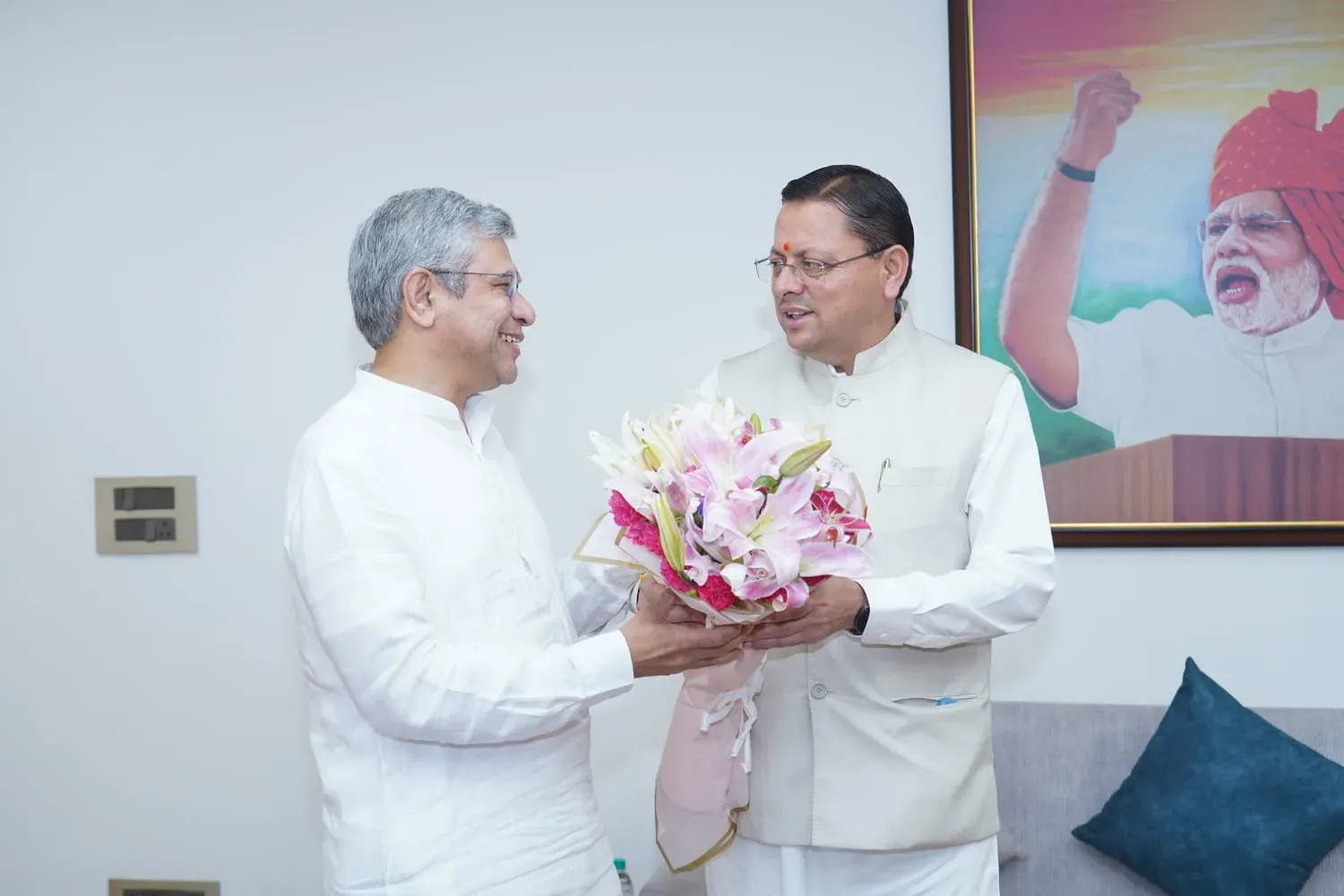 CM Dhami Meets Rail Minister, Seeks Mumbai-Dehradun Vande Bharat
