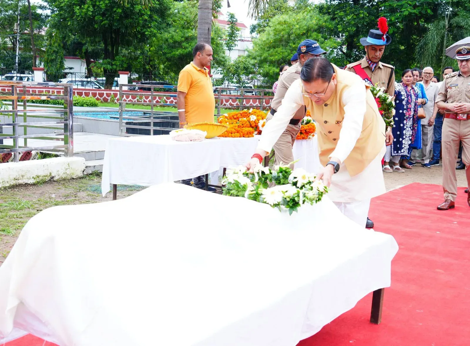 CM Dhami pays tribute to late Uttarakhand Police Inspector Manral