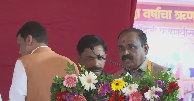 CM Fadnavis at Mathadi workers' meet in Navi Mumbai