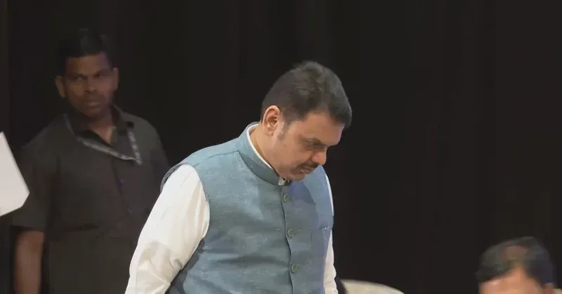 CM Fadnavis attends Hindi Seva Samman at bicentenary event