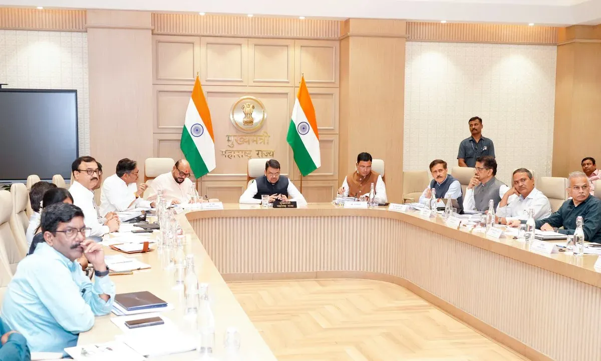 CM Fadnavis Chairs Meet on State Rural Drinking Water Policy