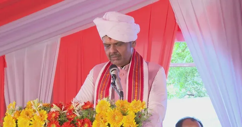 CM Fadnavis closes 'Nirmal Vari, Samruddha Vari' and Charan Seva drives at Pandharpur