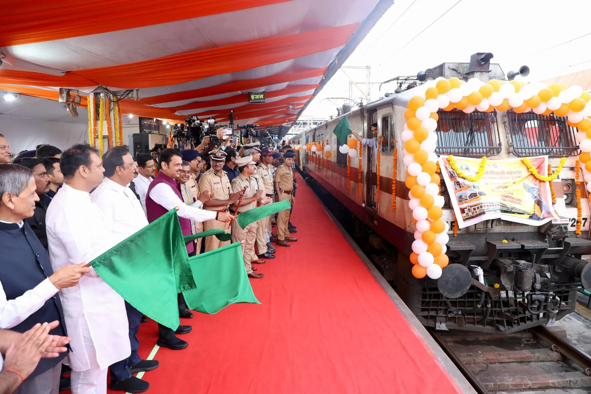 What is the significance of CM Fadnavis flagging off the Chhatrapati Shivaji Maharaj Circuit Bharat Gaurav train?