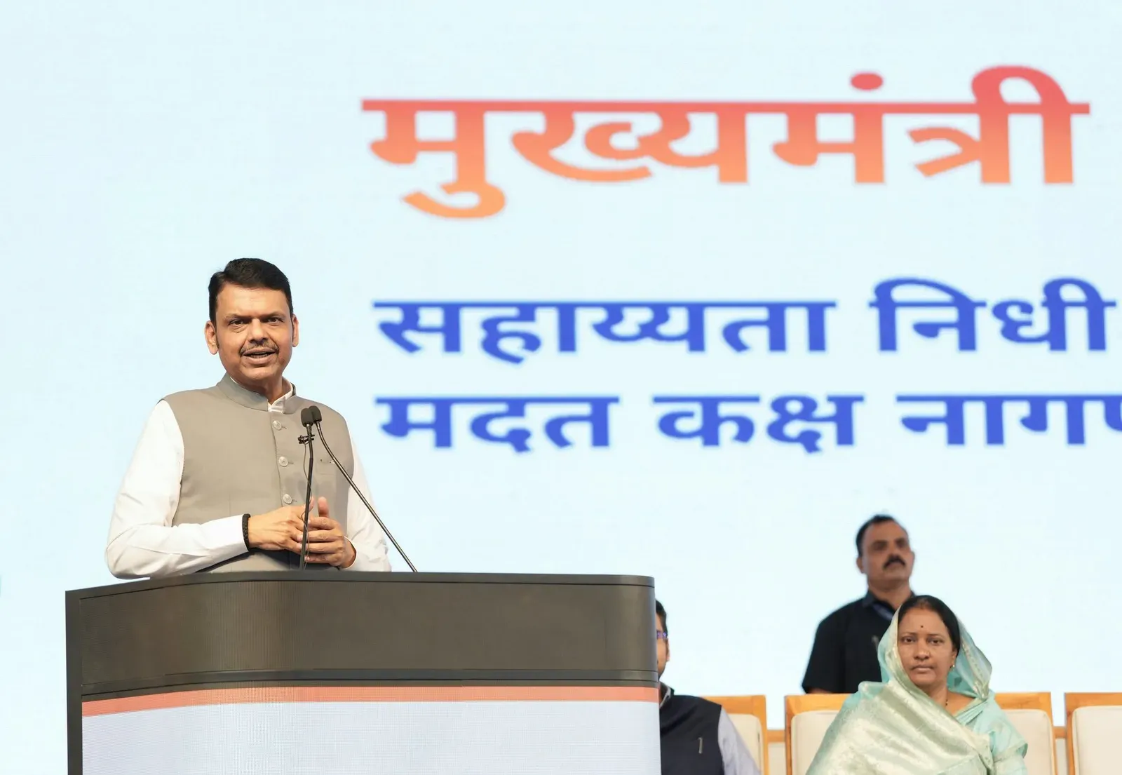 CM Fadnavis, Gadkari pledge free care for all at Nagpur Maha Arogya camp