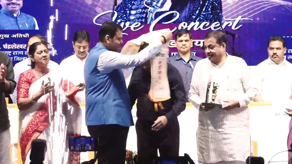 CM Fadnavis, Gadkari present Krida Bhushan awards in Nagpur
