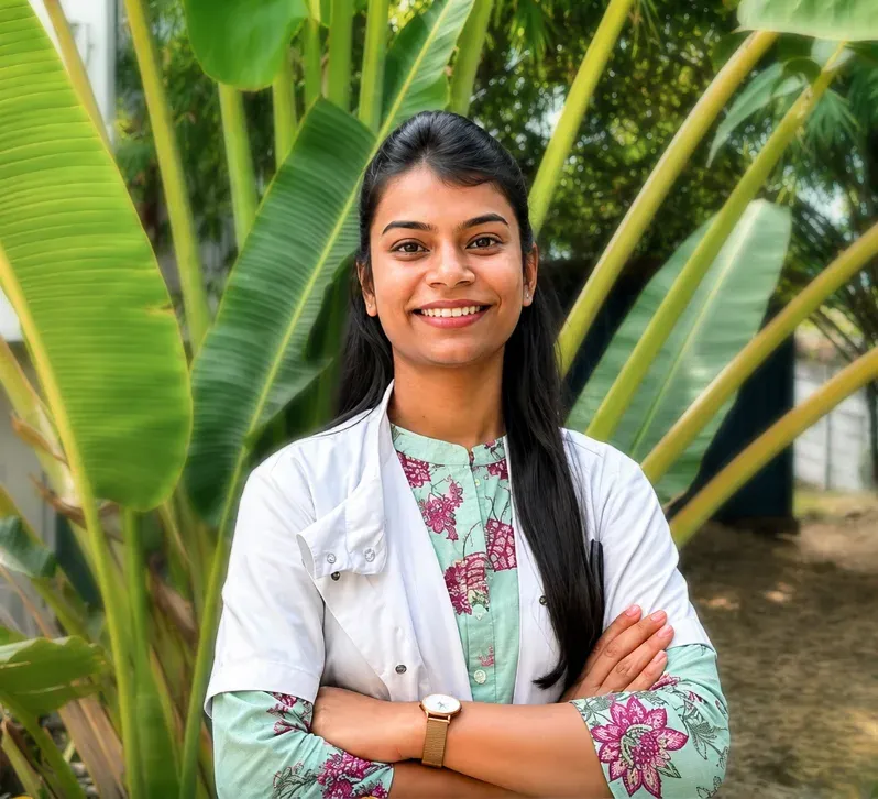 CM Fadnavis Hails Nagpur Student Namira Siddiqui for NEET MDS AIR-1