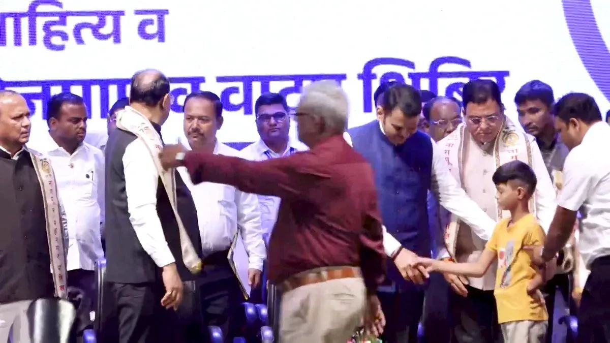 CM Fadnavis hands out prosthetics and aids to seven differently-abled beneficiaries