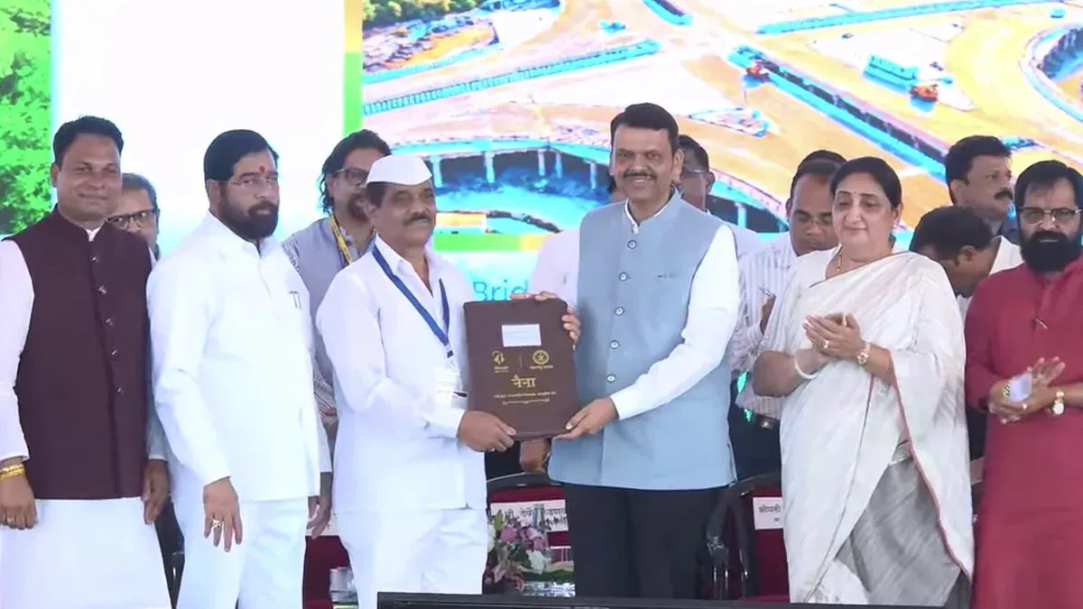 CM Fadnavis Hands Property Docs to Raigad Landholders