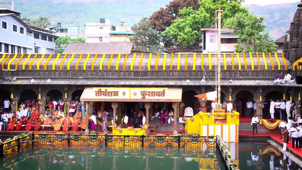 CM Fadnavis hoists Dharmadhwaj at Trimbakeshwar ahead of Kumbh