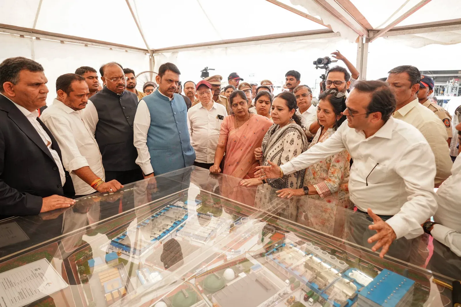 CM Fadnavis Inspects Nagpur's Bhandewadi Waste Plant