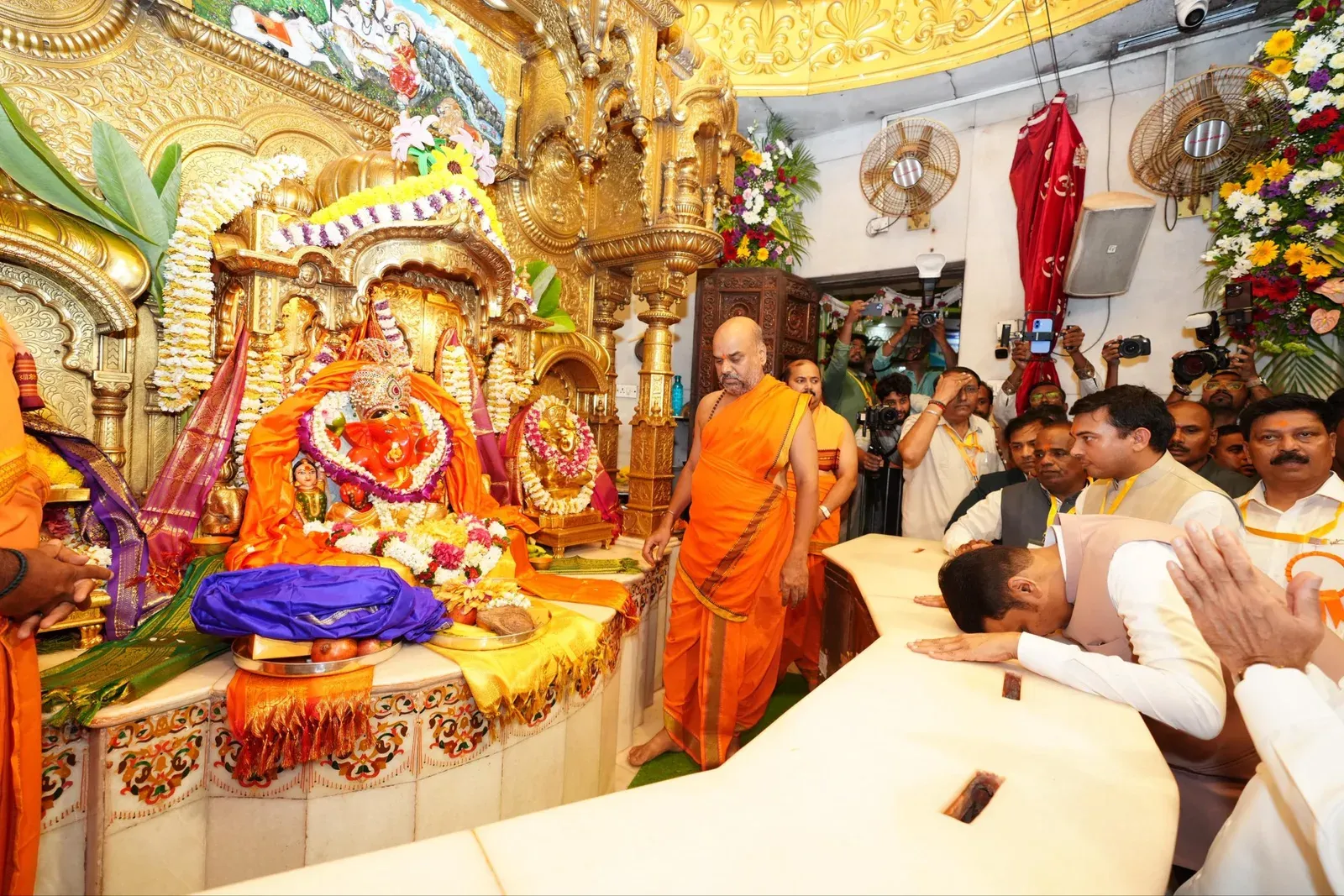 CM Fadnavis joins Ganpati Bappa Morya chant on X