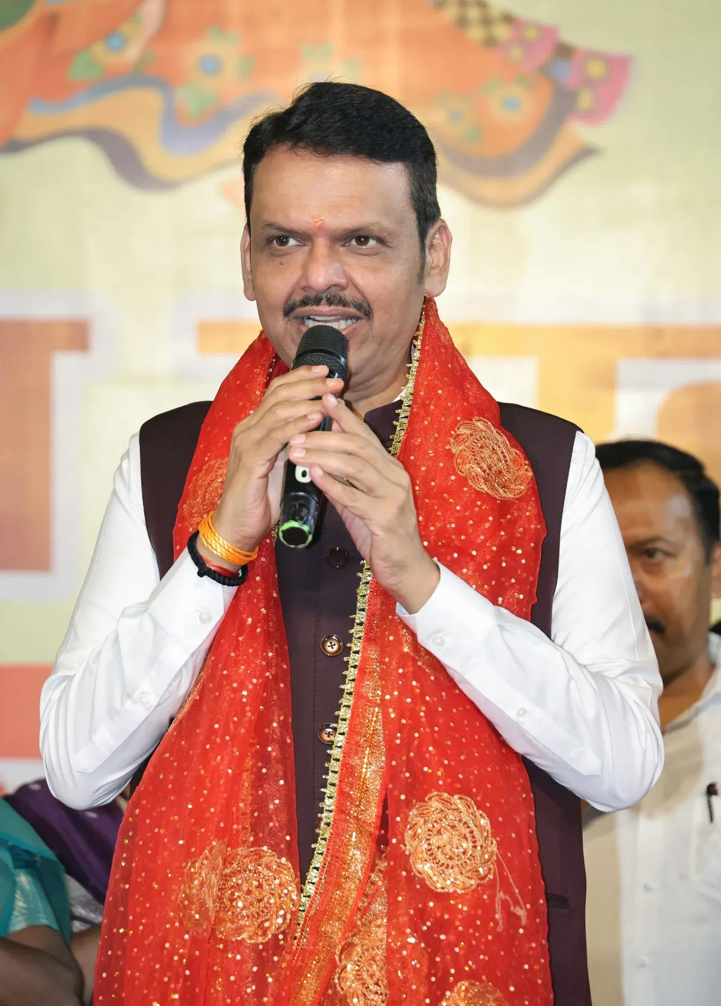 CM Fadnavis joins Navratri Garba at Nagpur's Manakapur