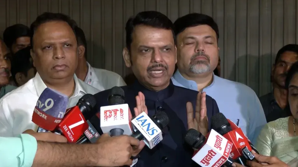 Fadnavis backs Sharad Pawar's praise for Modi's global push