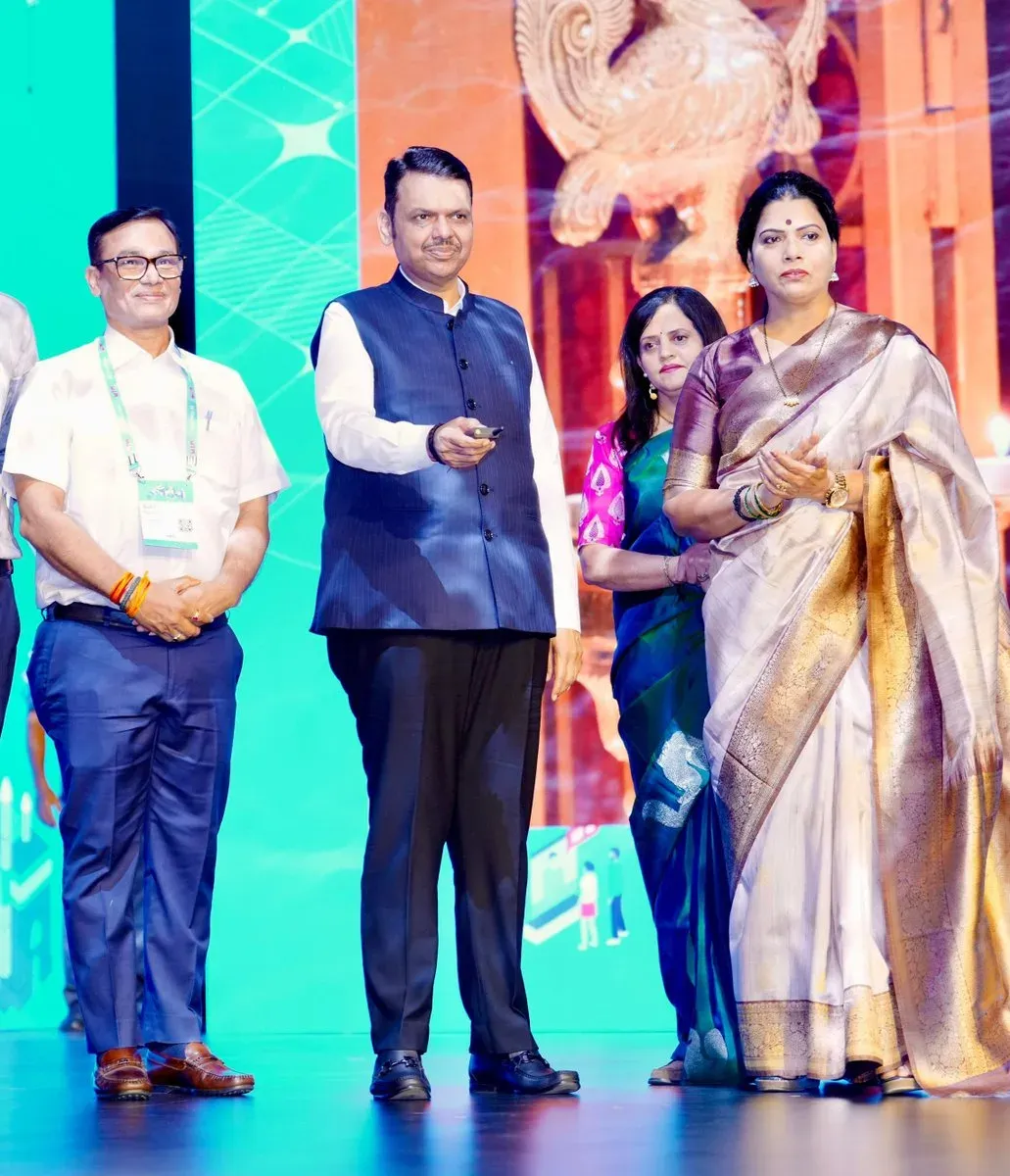 CM Fadnavis Launches BMC AI Approval Twin at Mumbai Tech Week