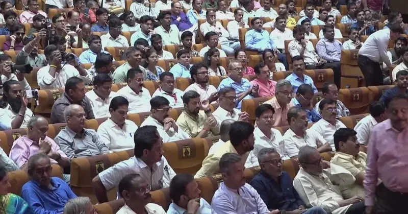 CM Fadnavis launches 'Rashtra Nirmanaची Tappurti' commemorative issue in Mumbai