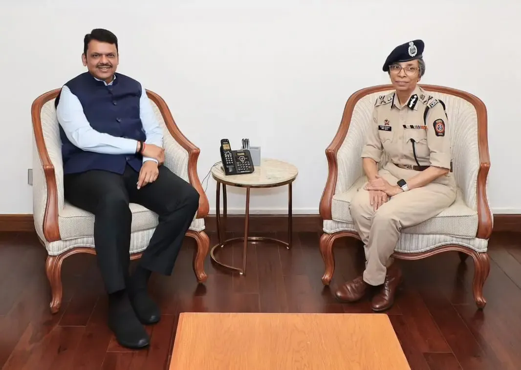 क्या सीएम फडणवीस ने रिटायर हुईं डीजीपी रश्मि शुक्ला से मुलाकात कर सफल करियर की शुभकामनाएं दी?