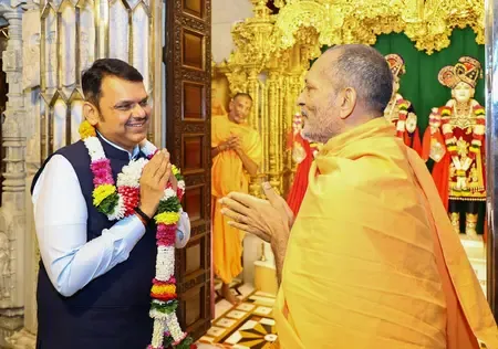 Maharashtra CM Devendra Fadnavis Visits BAPS Mandir; Prays for Peace and Prosperity