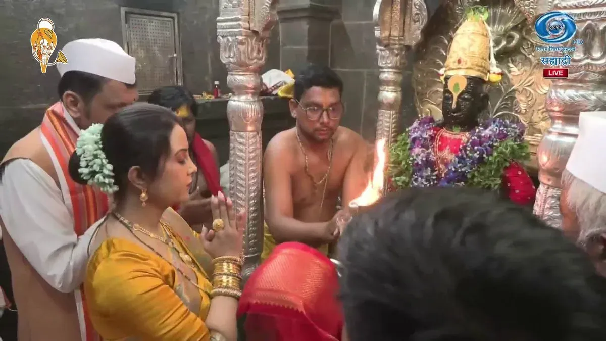 CM Fadnavis Offers Prayers at Pandharpur on Ashadhi Ekadashi