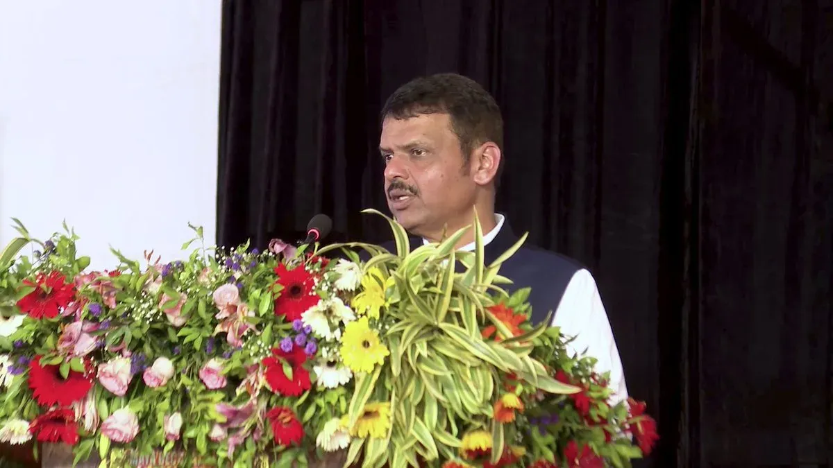 CM Fadnavis orders priority 7/12 for Palghar's Hanumannagar, Chandranagar