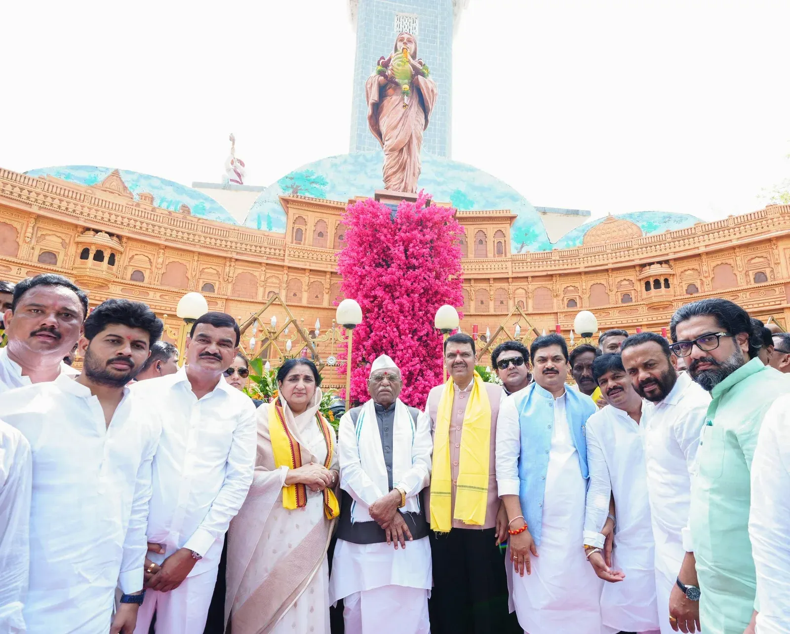 CM Fadnavis pays floral tribute at Ahilyadevi Holkar's 301st birth anniversary