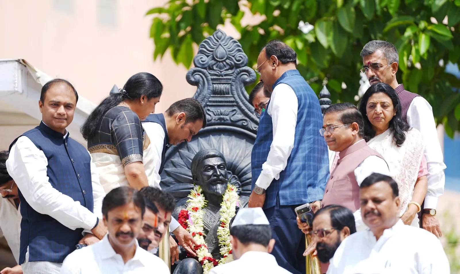 CM Fadnavis Pays Floral Tribute to Shivaji Maharaj Before Monsoon Session 2026