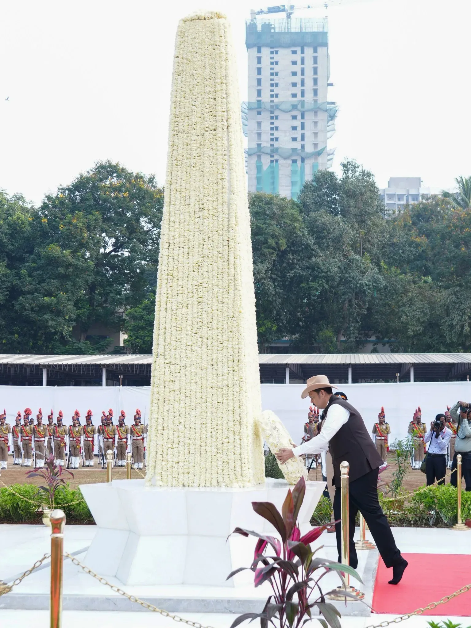 CM Fadnavis Pays Tribute at Mumbai Police Martyrs' Memorial
