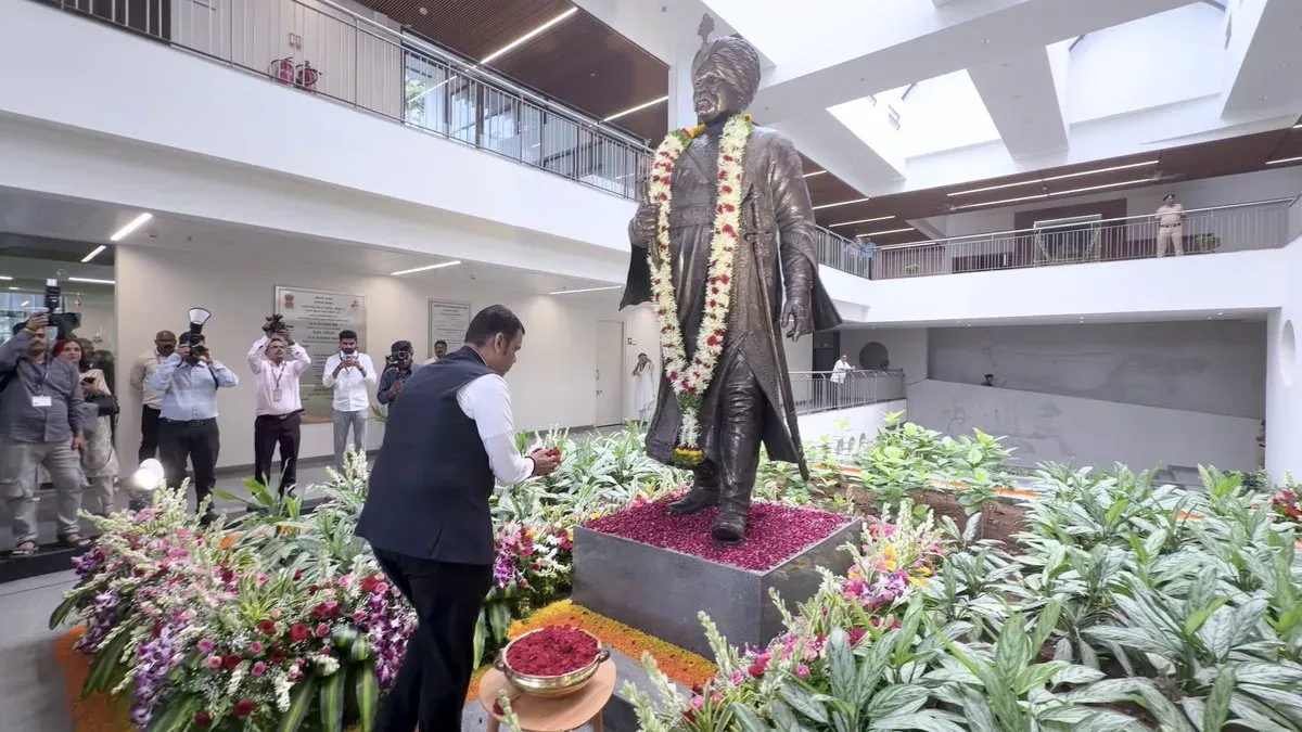CM Fadnavis Pays Tribute to Chhatrapati Shahu Maharaj