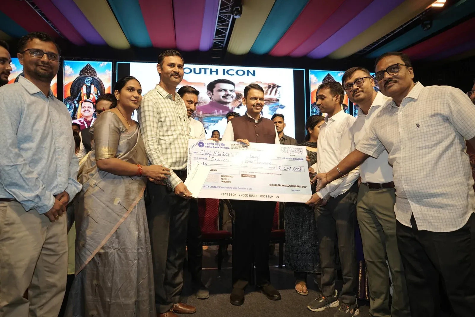 CM Fadnavis receives ₹1.51 lakh donation for drought-hit farmers
