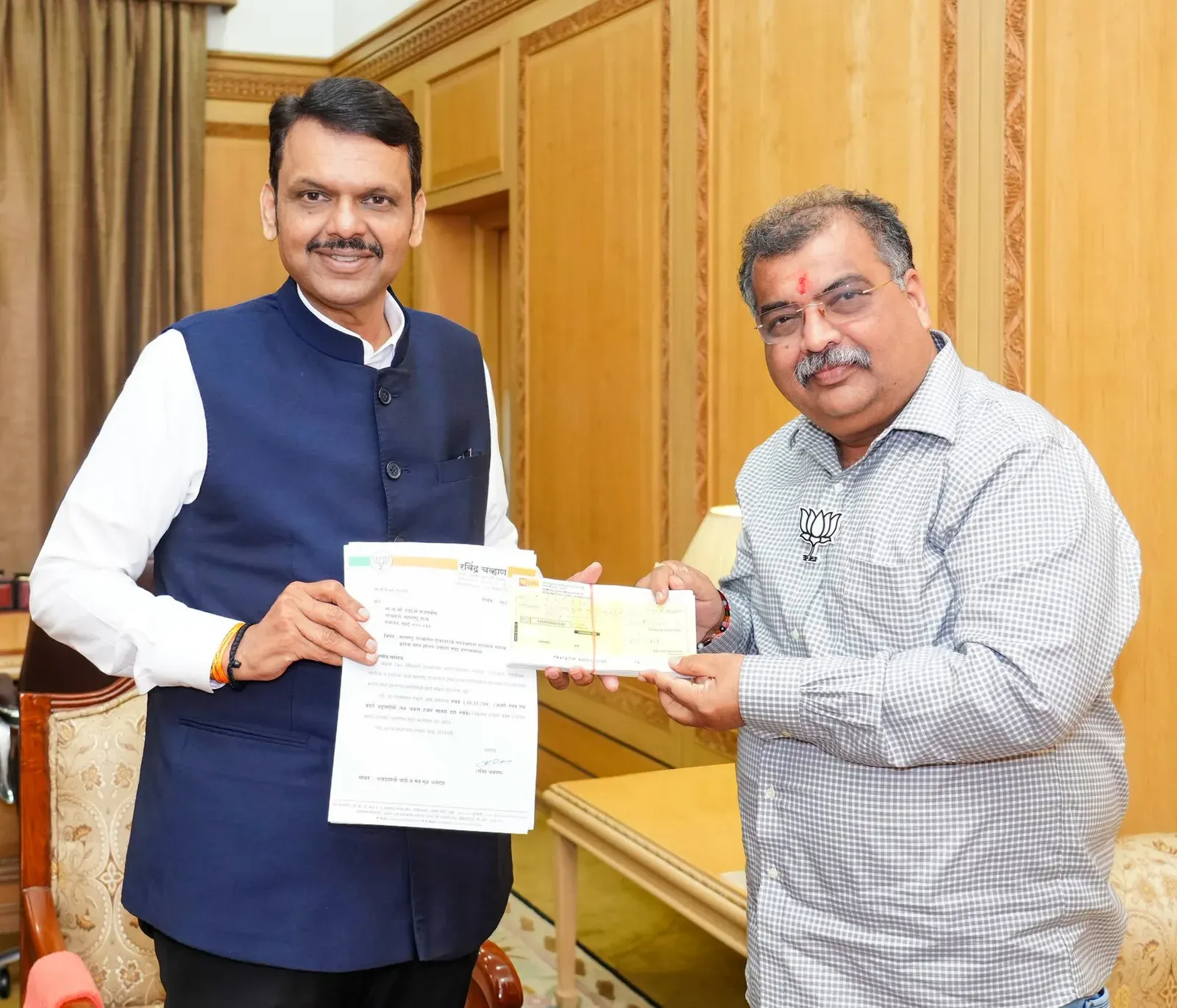 CM Fadnavis receives ₹1.88 cr in 110 cheques for drought-hit farmers