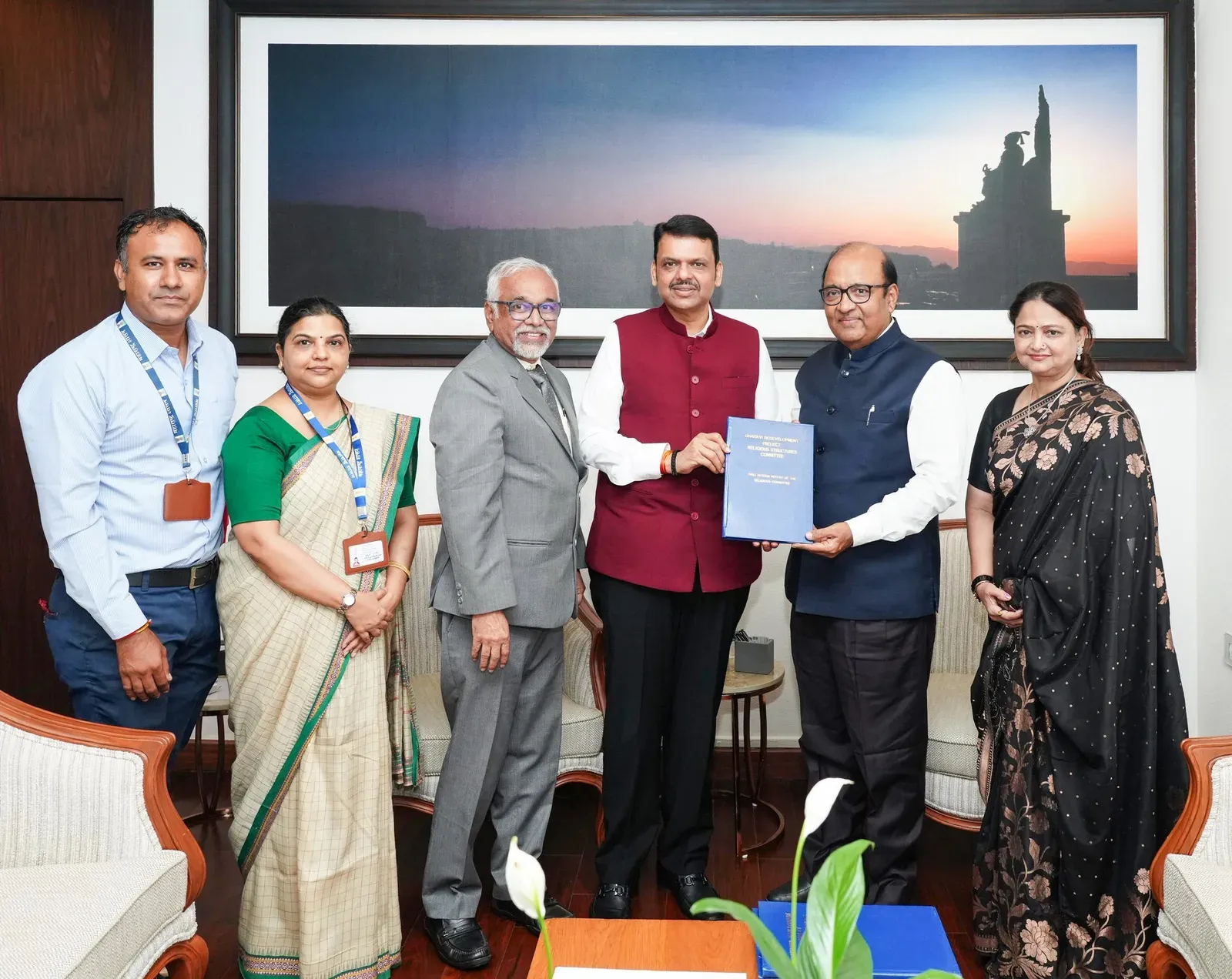 CM Fadnavis receives Dharavi panel's first interim report