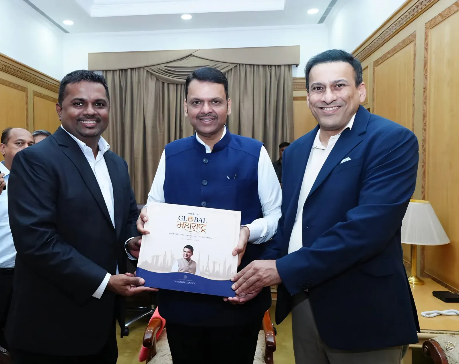 CM Fadnavis receives 'Voices of Global Maharashtra' diaspora tribute