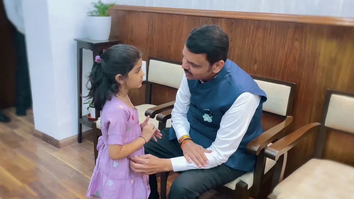 CM Fadnavis Salutes Girl Who Saved ₹3575 for Drought Farmers