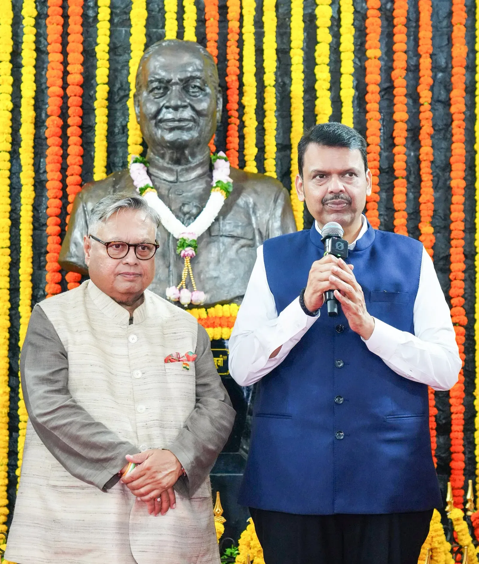 CM Fadnavis Unveils Jawaharlal Darda Bust Near BSE, Mumbai