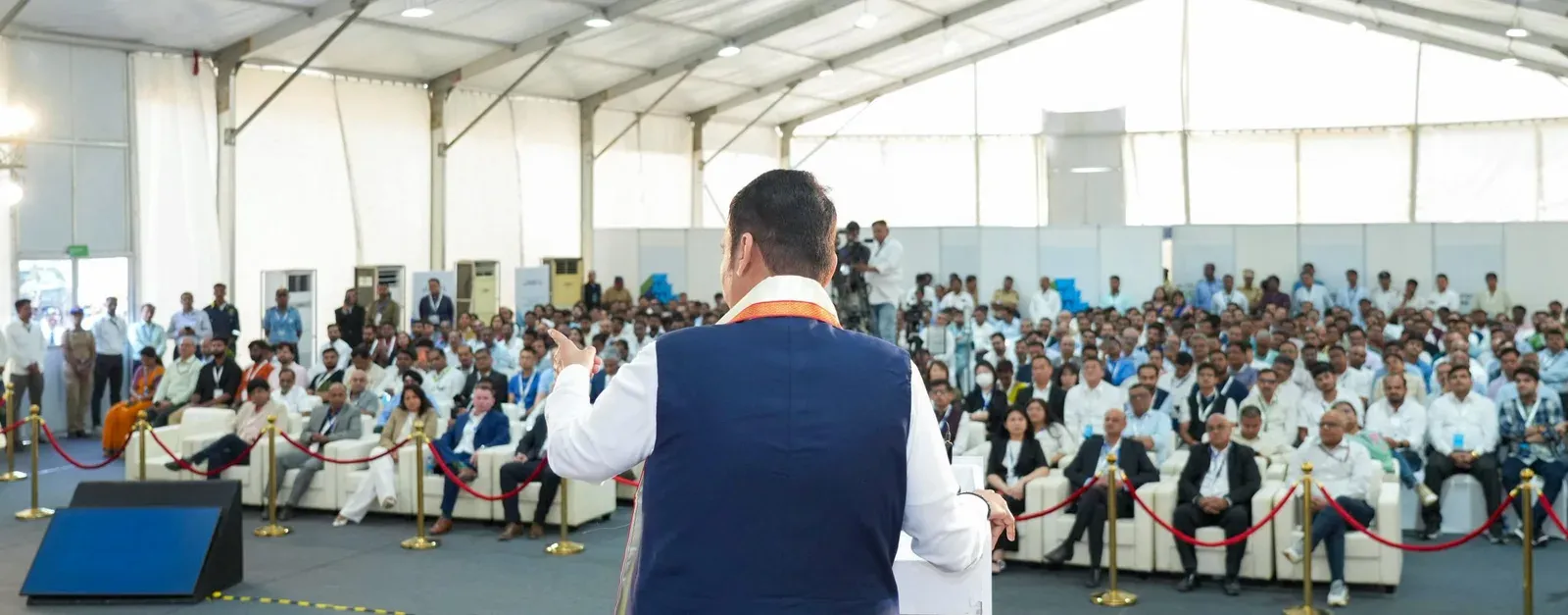 CM Fadnavis, Vaishnaw Inaugurate Jabil Facility in Pune