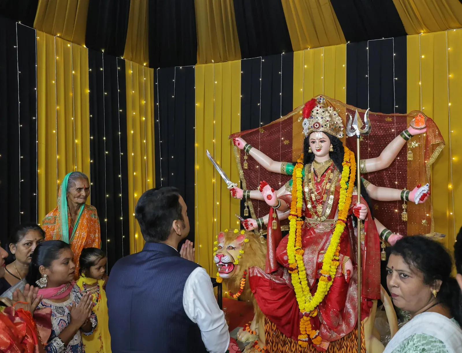 CM Fadnavis Visits Nagpur Durga Pandal on Navratri 2026