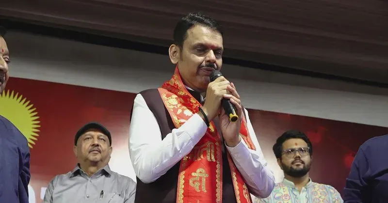 CM Fadnavis Visits Navratri Mandals Live from Nagpur