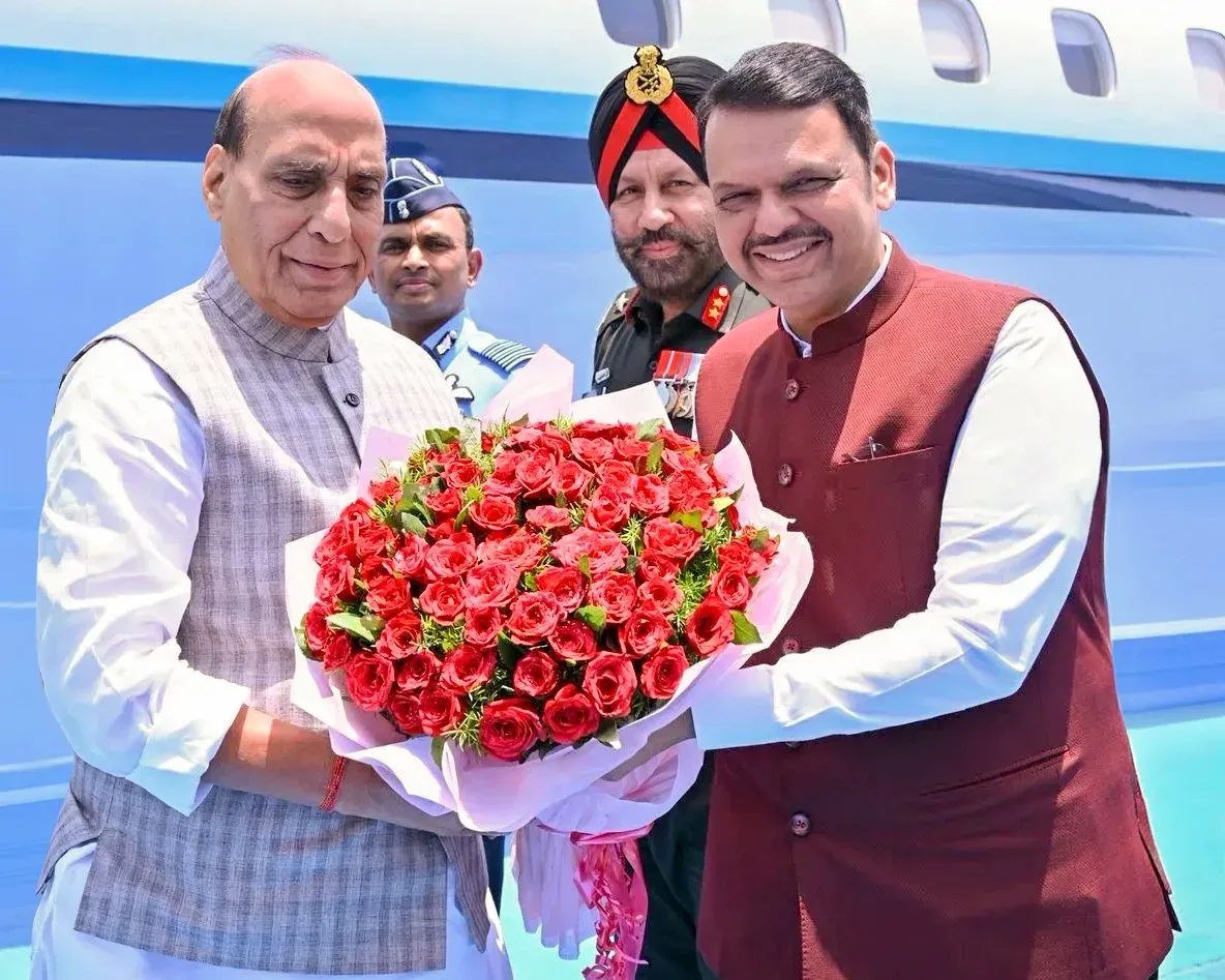 CM Fadnavis Welcomes Rajnath Singh in Nagpur