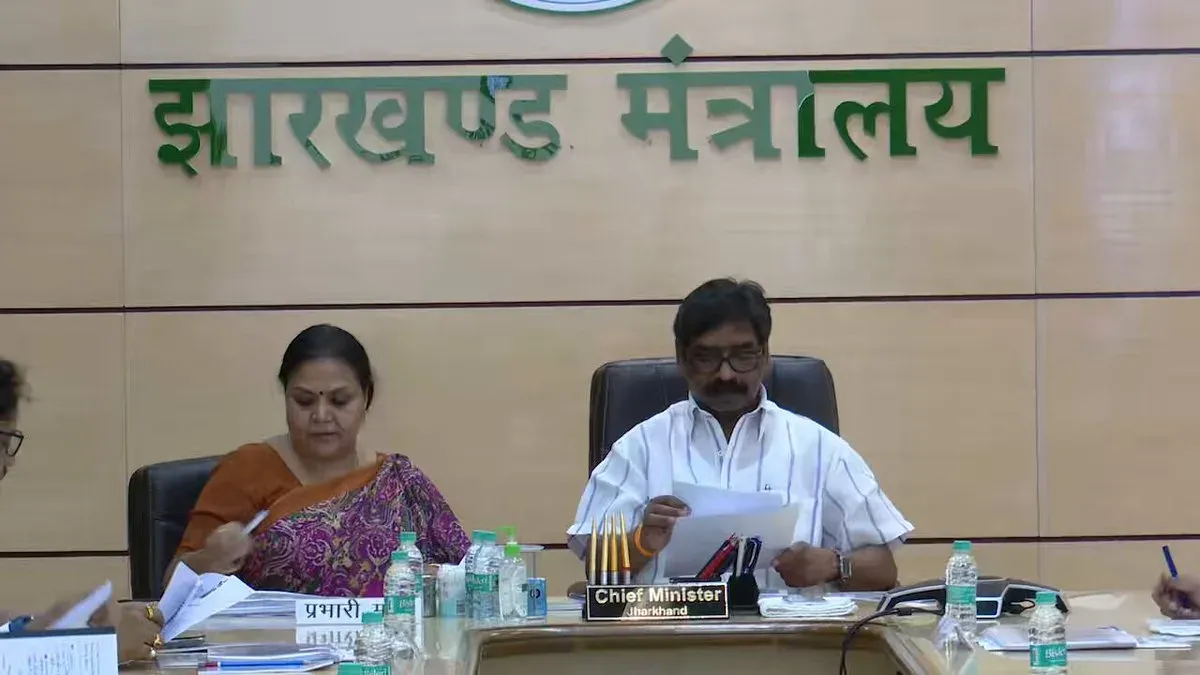 CM Hemant Soren Directs Faster Rural Housing, SHG Tech Training