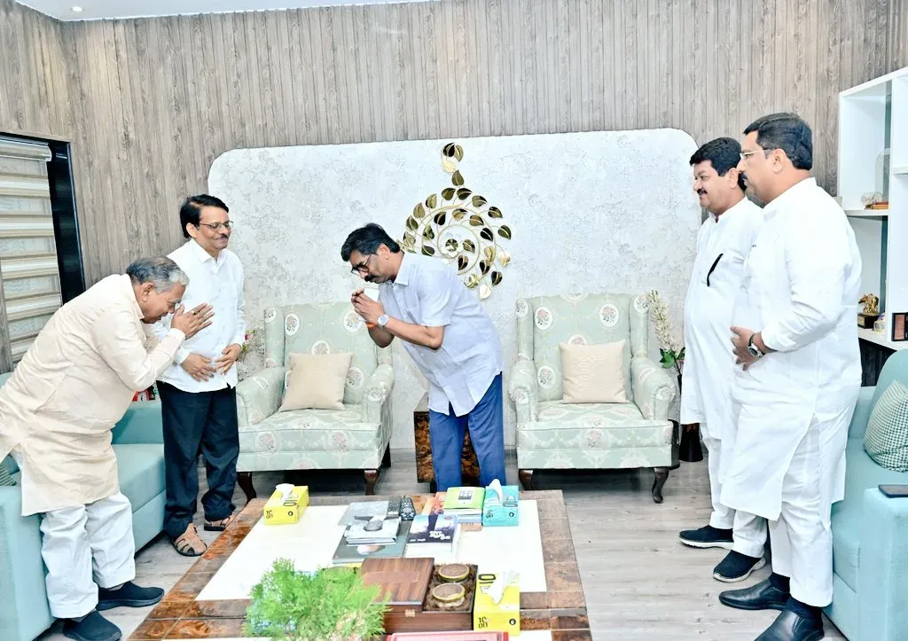 CM Hemant Soren Meets Congress Leaders Ahead of Rajya Sabha Polls