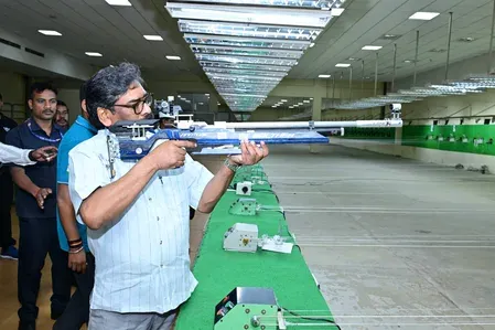 हेमंत सोरेन का रांची खेलगांव शूटिंग रेंज का औचक निरीक्षण, बदहाल सुविधाओं पर अधिकारियों को फटकार