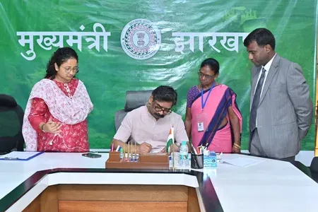 हेमंत सोरेन ने भरा एसआईआर फॉर्म, झारखंड मतदाताओं से समय पर सत्यापन की अपील