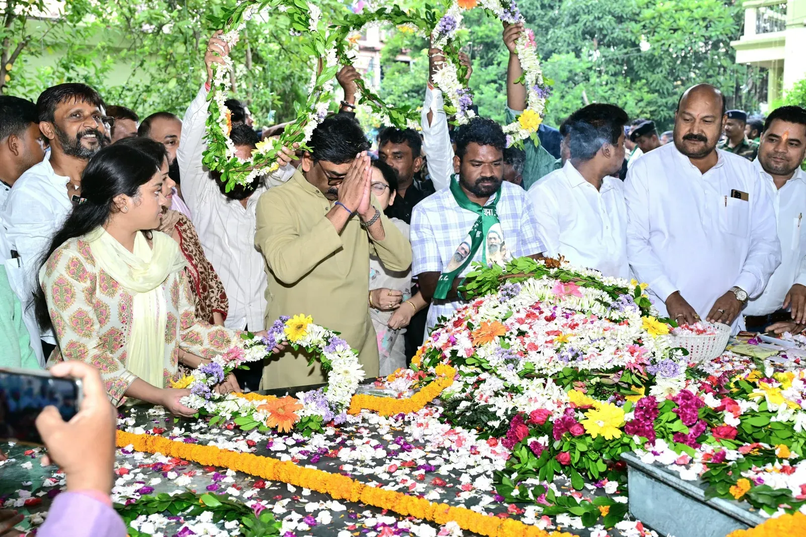 CM Hemant Soren Pays Tribute to Martyr Nirmal Mahto