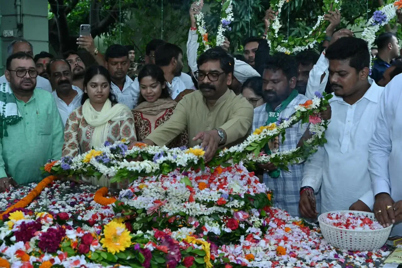 CM Hemant Soren pays tribute to Nirmal Mahato on 39th martyrdom anniversary